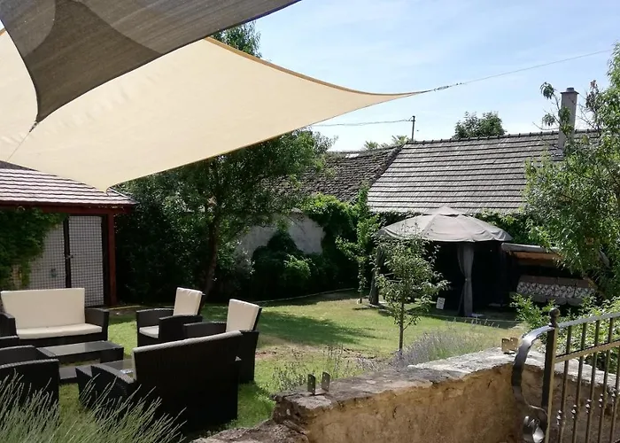 Malom-to Vendeghaz 招待所