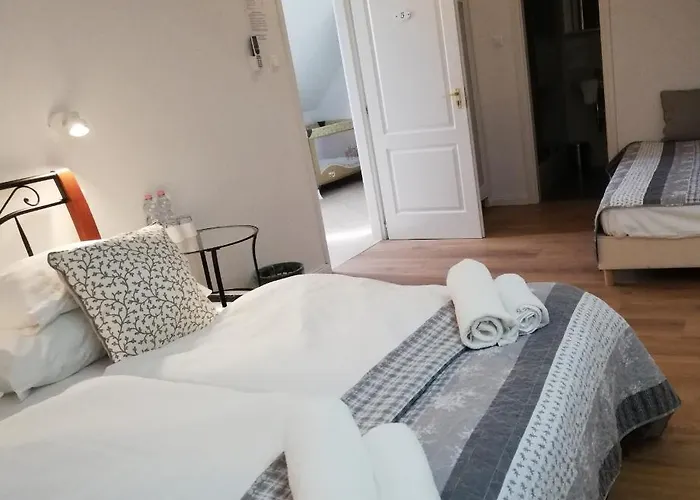 Malom-to Vendeghaz 招待所 陶波尔曹