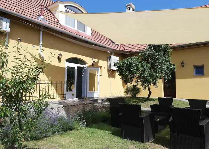 Malom-to Vendeghaz 4* 陶波尔曹