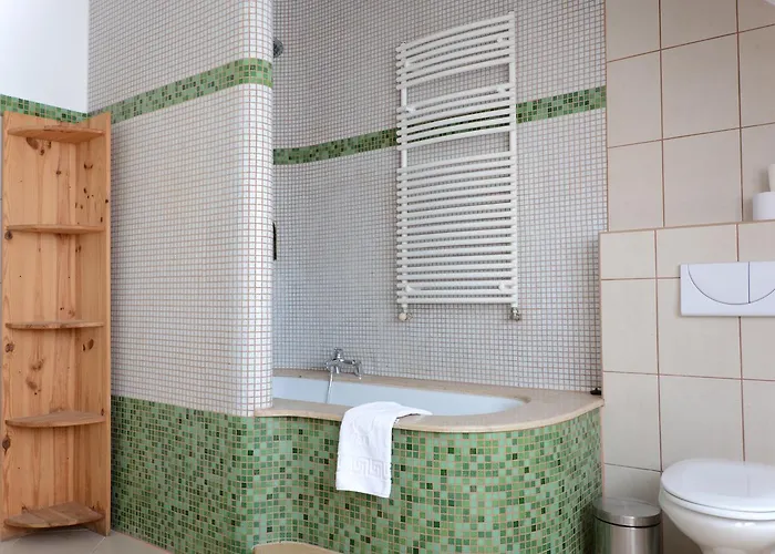 Malom-to Vendeghaz 4* 陶波尔曹