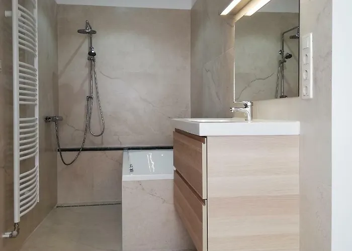 Malom-to Vendeghaz 招待所